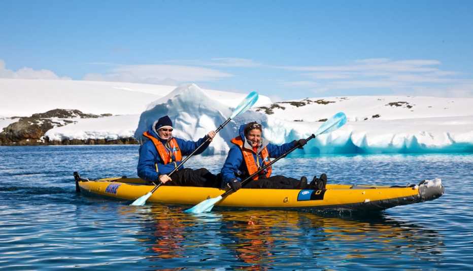 El crucero pequeño Windstar ofrece encuentros cercanos con glaciares, fiordos y vías fluviales.
