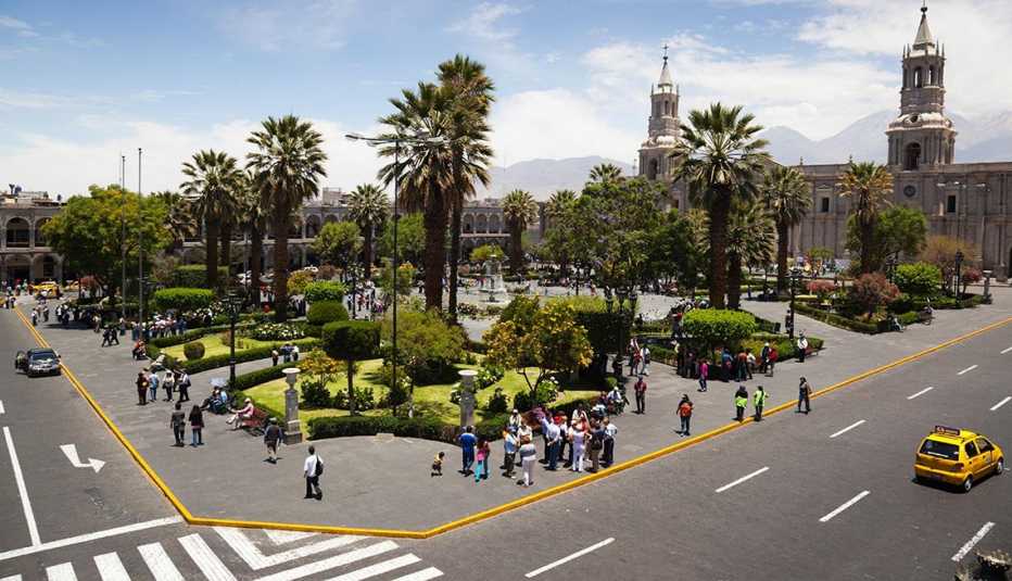 Plaza de Armas in Arequipa, Captivating Peru: Inca Trails, Beaches and Gastronomy