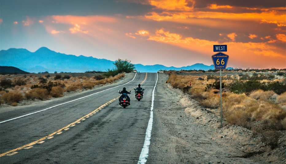 Dos motociclistas en la Ruta 66