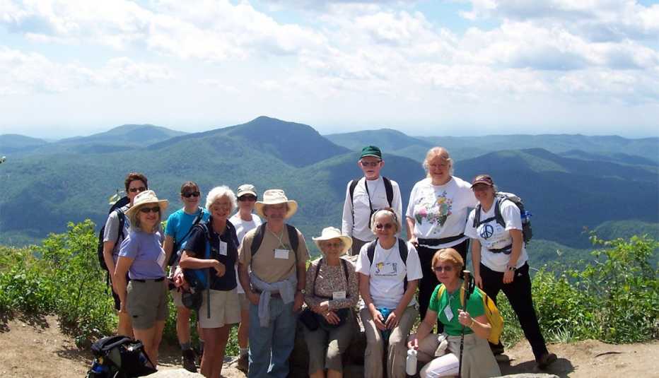 Grupo de personas en las montañas