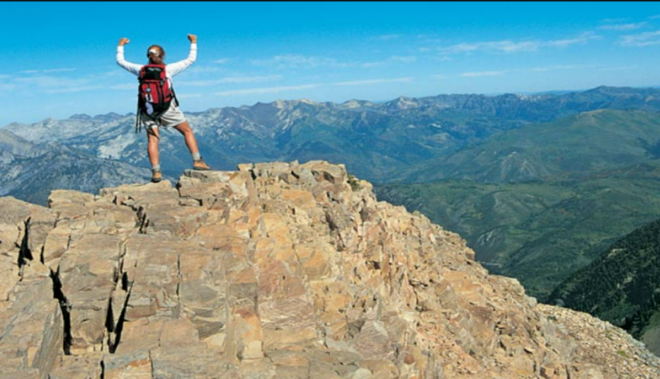 Mujer en la cumbre del Monte Timpanogos, Utah