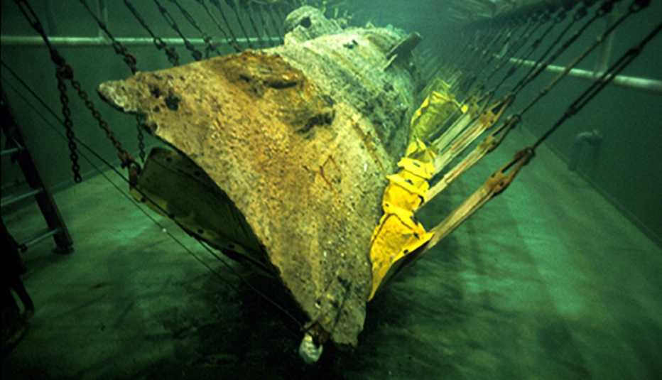 El submarino H. L. Hunley está sumergido para su conservación en Charleston.
