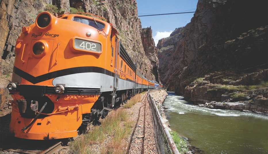 Tren por la región de Royal Gorge en Colorado