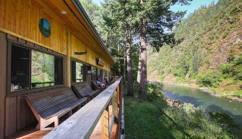 Vista del Rogue River Lodge en Oregon
