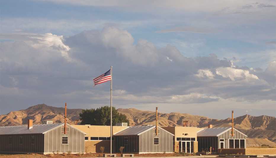 Panorámica del Centro de Aprendizaje Interpretativo de Heart Mountain en las afueras de Cody, Wyoming