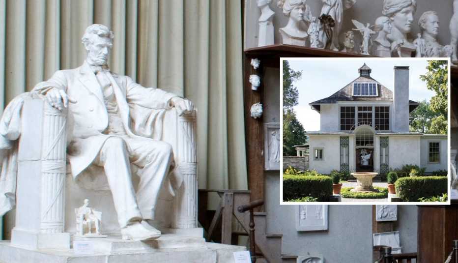 Escultura de mármol blanco de Abraham Lincoln sentado en el Monumento a Lincoln en Washington DC