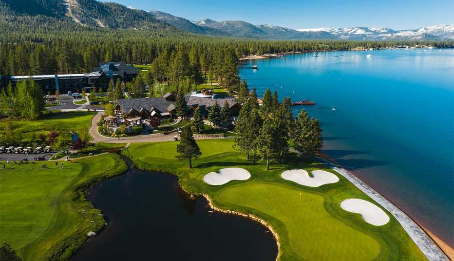 Vista aérea del resort Edgewood Tahoe