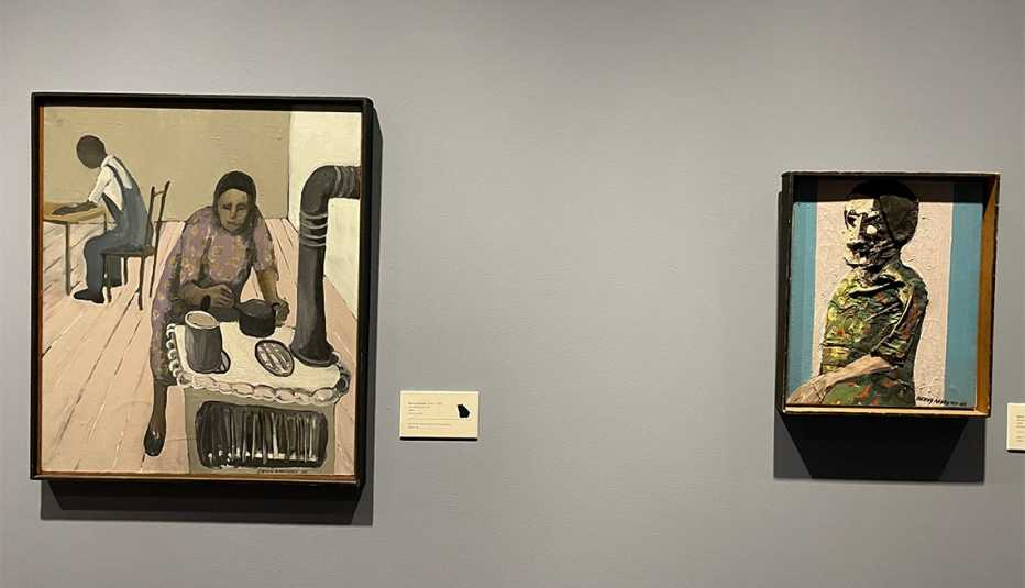 Dos pinturas en la galería de un museo