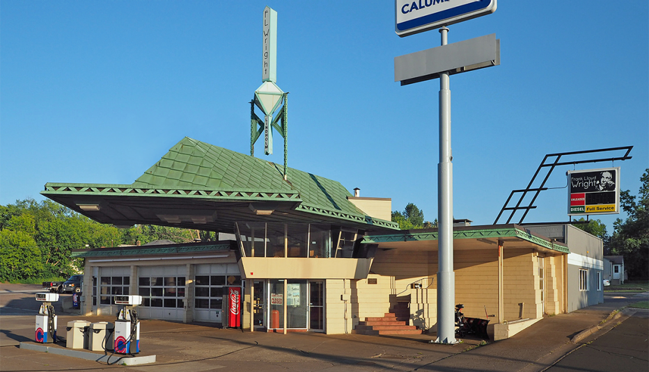 La gasolinera de la Lindholm Oil Company en Cloquet, Minnesota