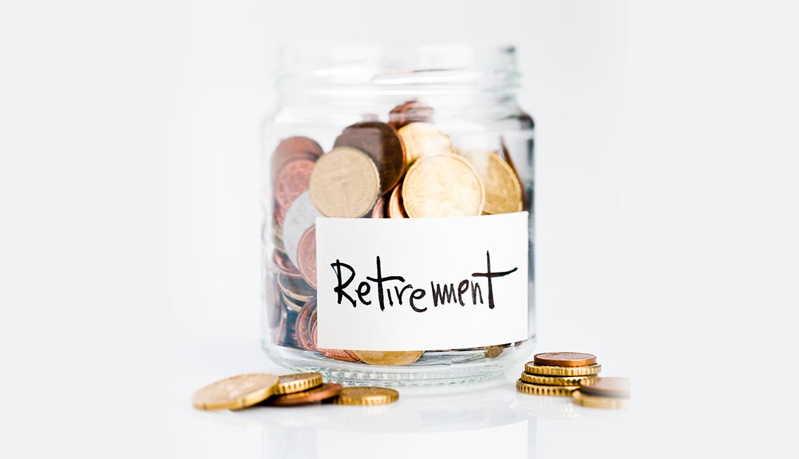 Retirement Essentials / Jarro de vidrio con monedas
