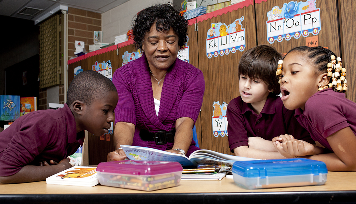 Phylicia Rashad, Students, reading, AARP Foundation Experience Corps