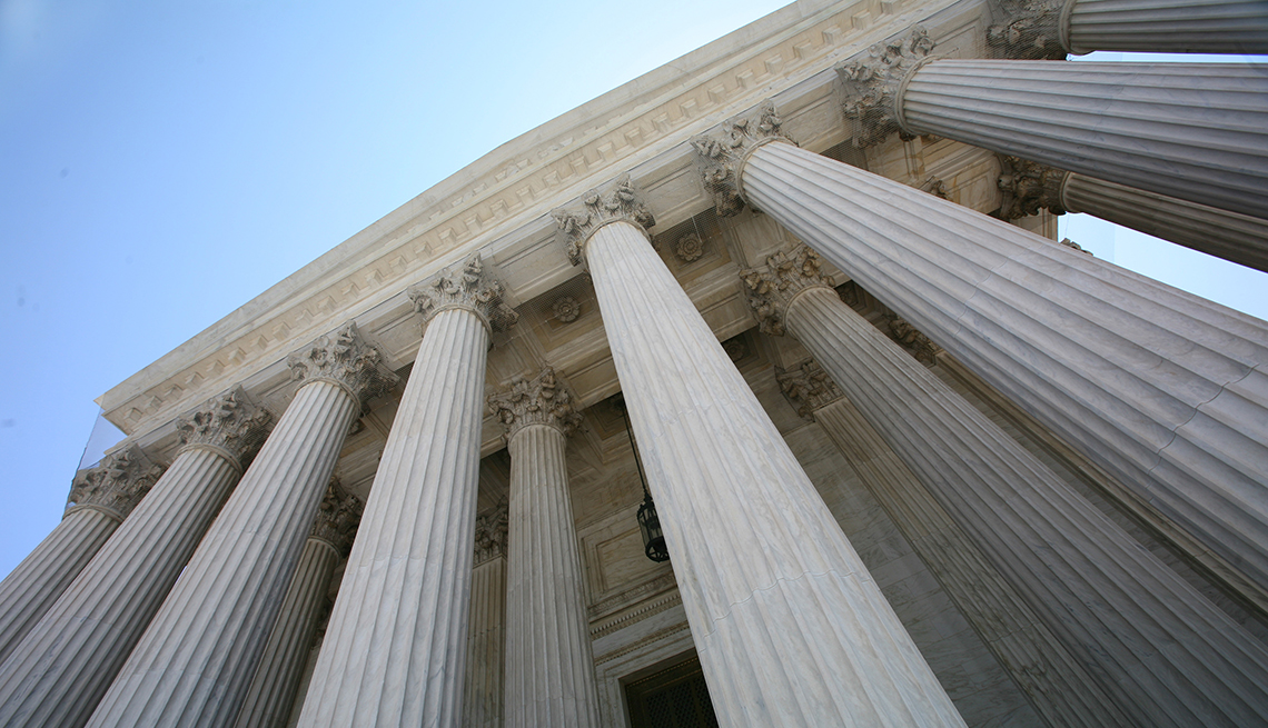 Una vista de las columnas del edificio de la Corte Suprema de Estados Unidos