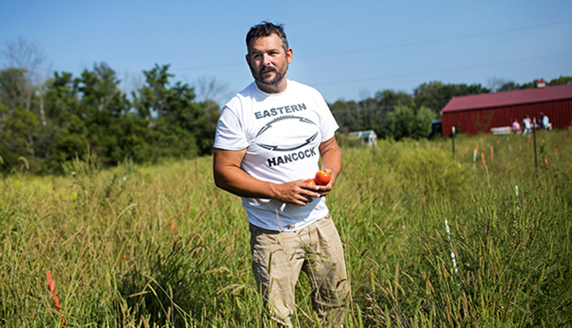 El agricultor de Indiana, Jonathan Lawler, fotografiado en una granja