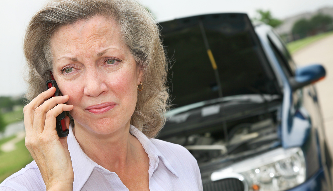 Worried Woman Using Cell Phone, Roadside, When your car breaks down, Safe Driving Resources
