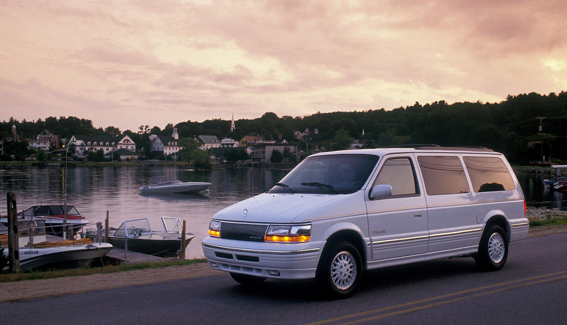 item 9 of Gallery image - Chrysler Town & Country 1993.