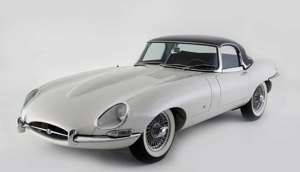 item 5 of Gallery image - Jaguar E 1961.