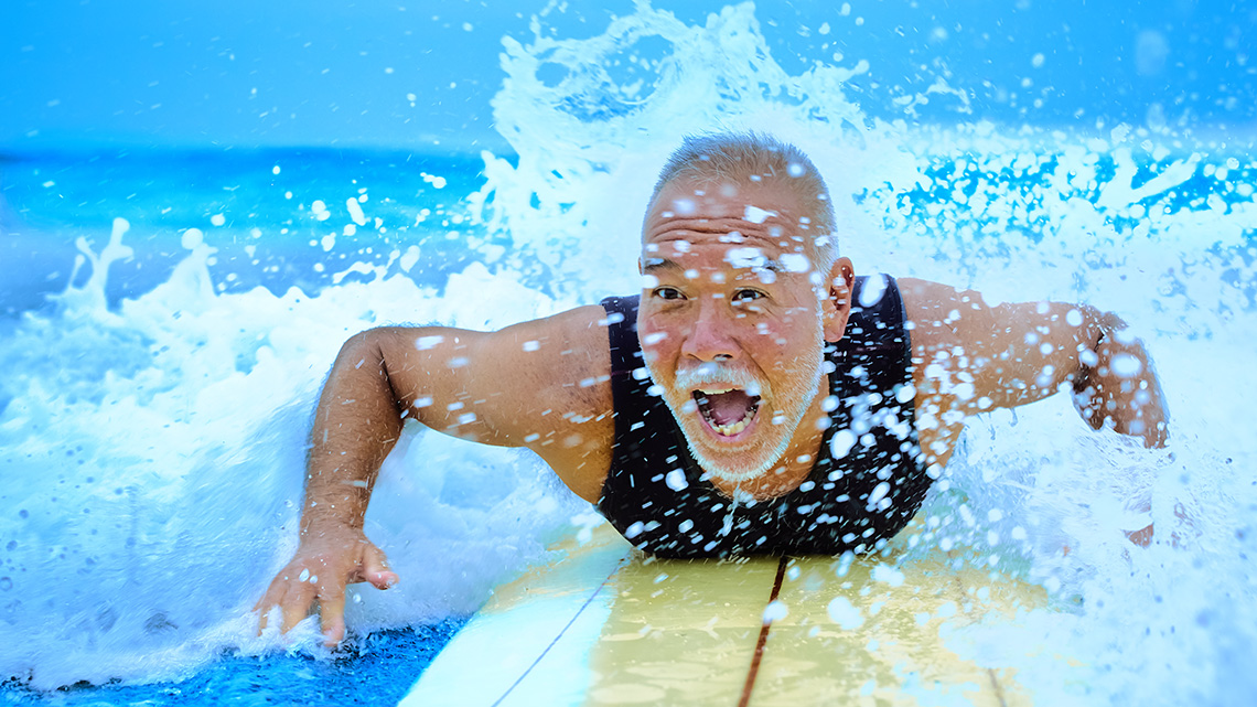 Legendary surfer spills away from everyday and plays with the sea