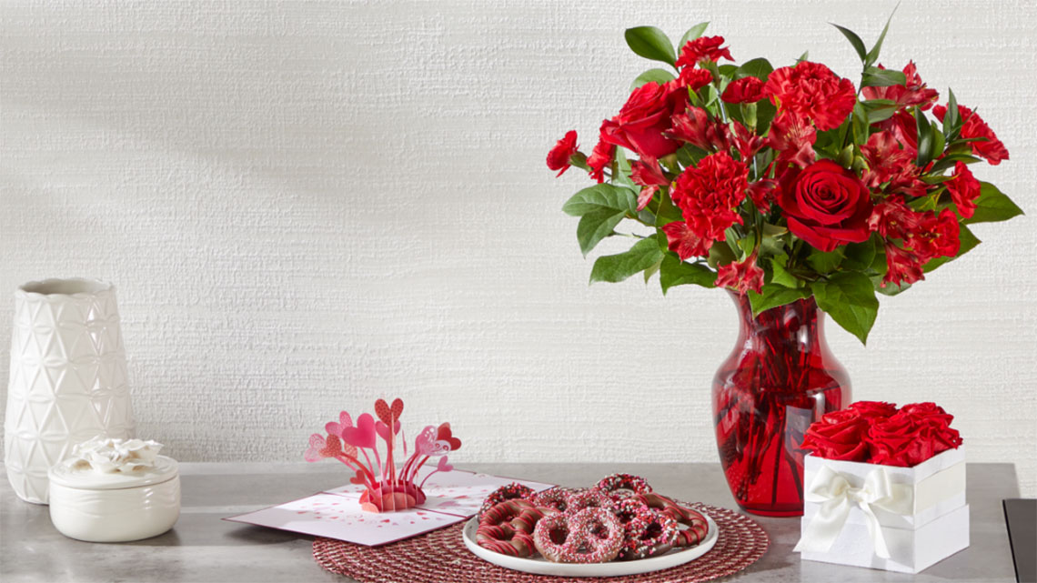 Red Roses vase and pretzels