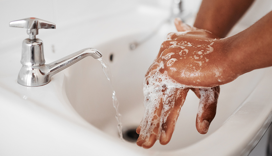Man thoroughly washing his hands to help prevent spread of the cronavirus
