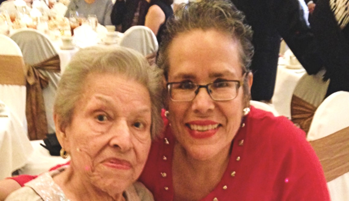 Katharine A. Díaz junto a su madre Elisa G. Díaz.