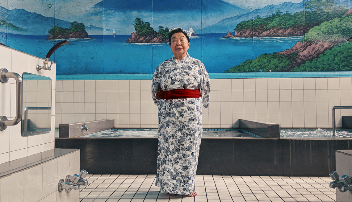 item 4 of Gallery image - Woman standing in a Japanese bathhouse