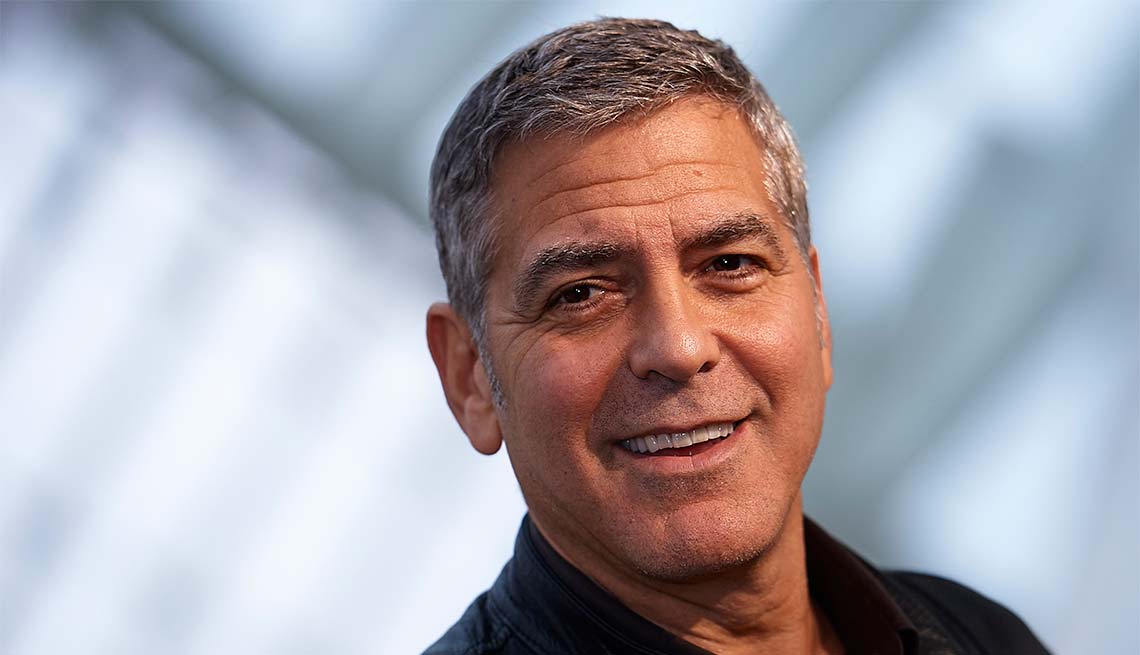 George Clooney - Cuidado del cabello para hombres de 50 años o más