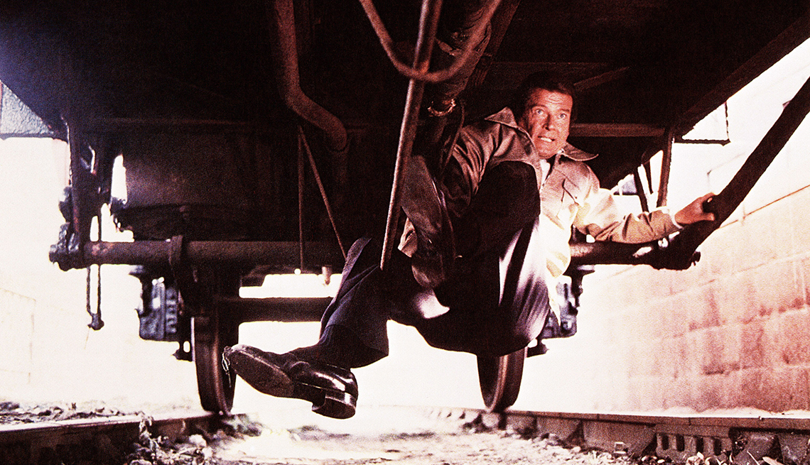 James Bond, el espía que nos ha entretenido por 50 años - Roger Moore, 'Octopussy,' 1983