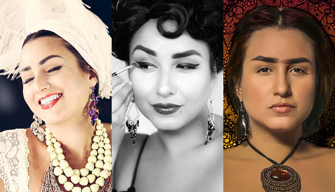 Rebecca G. Torres personificando a varias divas latinas Carmen Miranda, Rita Moreno, Frida Kahlo