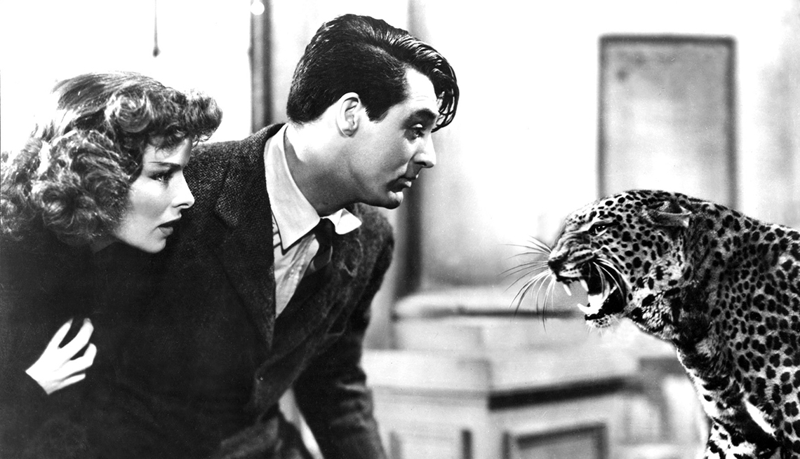 Escena de la película Bringing Up Baby, con  Katharine Hepburn y Cary Grant (1938)