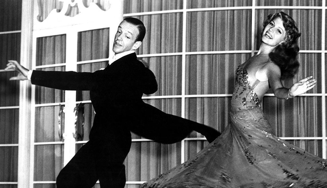 Rita Hayworth y Fred Astaire en una escena de la película You Were Never Lovlier - La vida de la artista en el cine