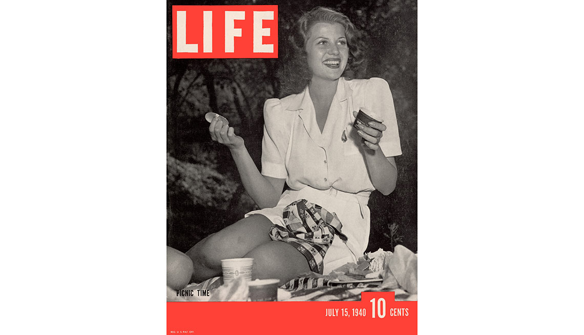 Rita Hayworth en la portada de la revista Life Magazine en julio de 1940 - La vida de la artista en el cine