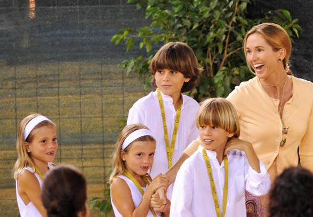 Miranda, esposa  actual del cantante español Julio Iglesias con sus hijos el 19 de agosto 2008.