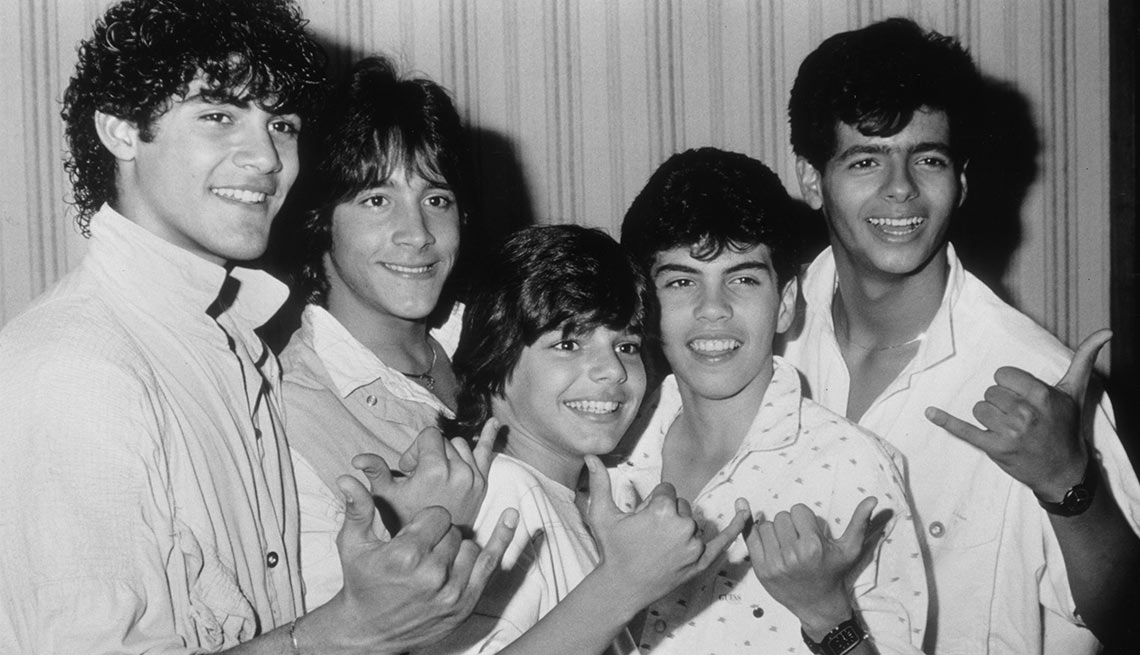 item 2 of Gallery image - En 1984 Ricky Martin llegó a ser parte de Menudo - Foto con sus compañeros