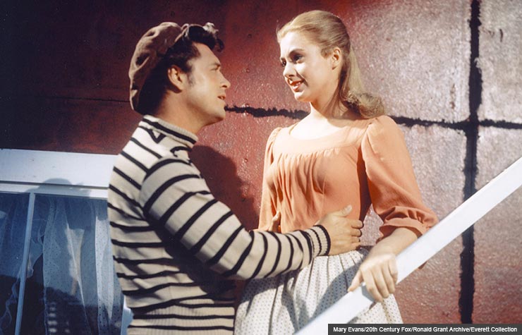 Actors Gordon MacRae and Shirley Jones in Carousel, 1956 (Mary Evans/20th Century Fox/Ronald Grant Archive/Everett Collection)