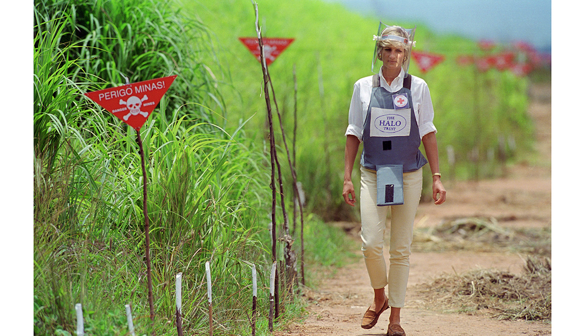 item 7 of Gallery image - Diana, Princess of Wales wearing protective body armour and a visor visits a landmine minefield being cleared by the charity Halo in Huambo, Angola