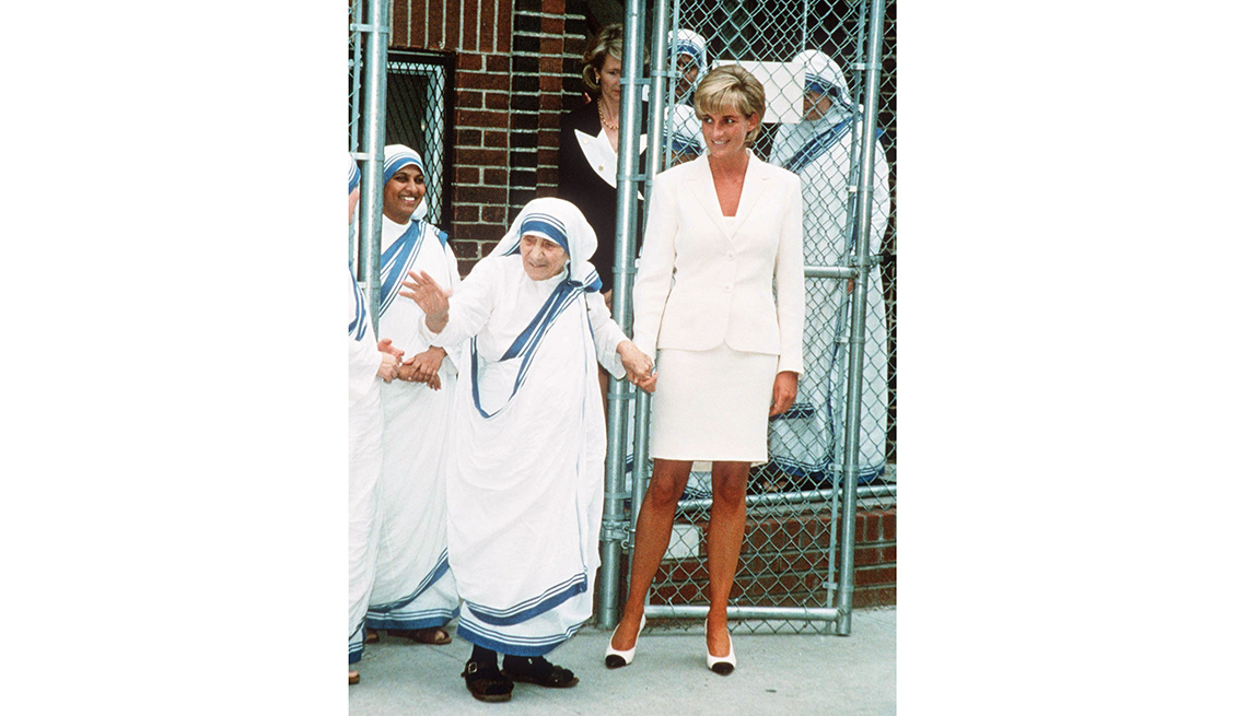 item 10 of Gallery image - The Princess of Wales bonds with Mother Teresa in New York