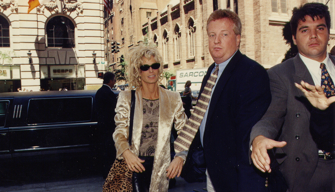 Farrah Fawcett leaves the Late Show with David Letterman in 1997