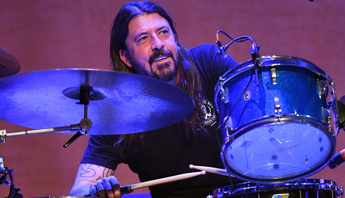 item 6 of Gallery image - Dave Grohl tocando la bateria