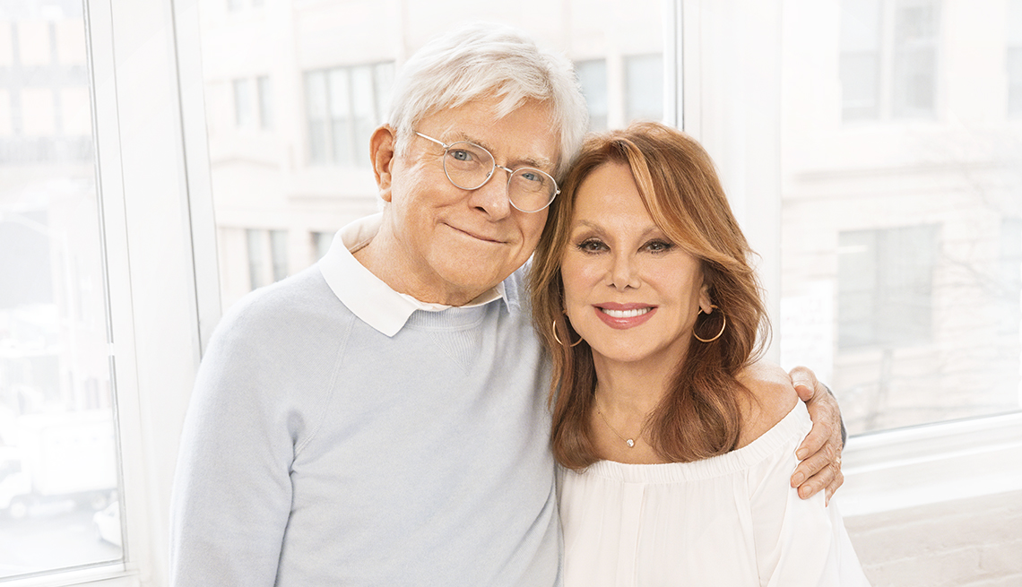 phil donahue and marlo thomas in their home