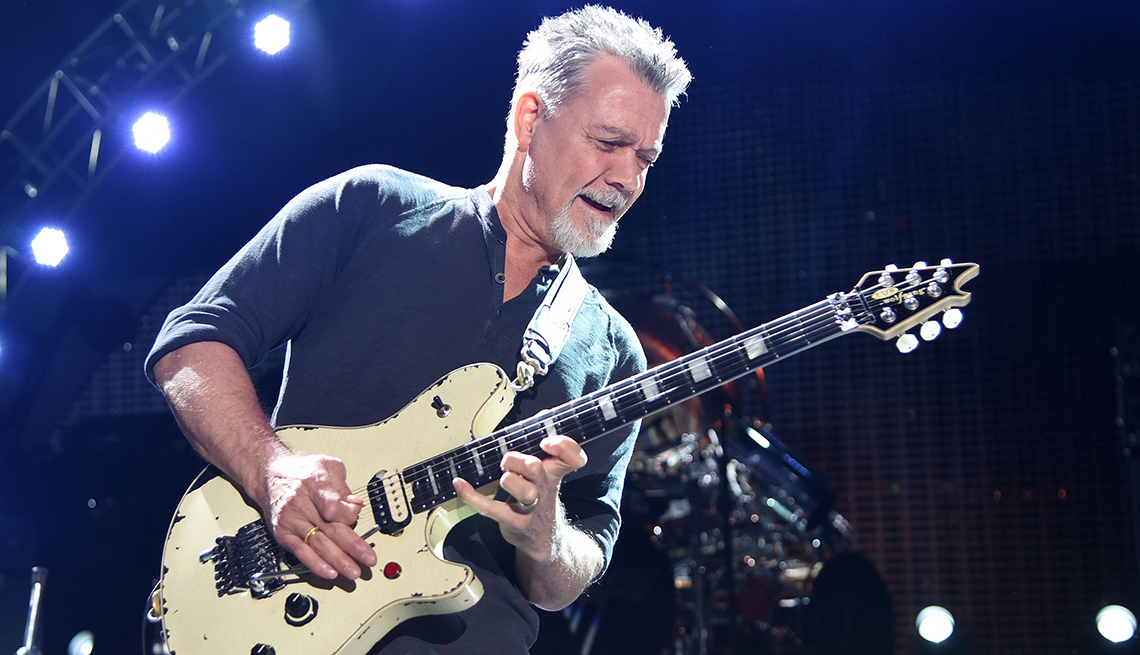item 15 of Gallery image - Eddie Van Halen tocando la guitarra, 2015.