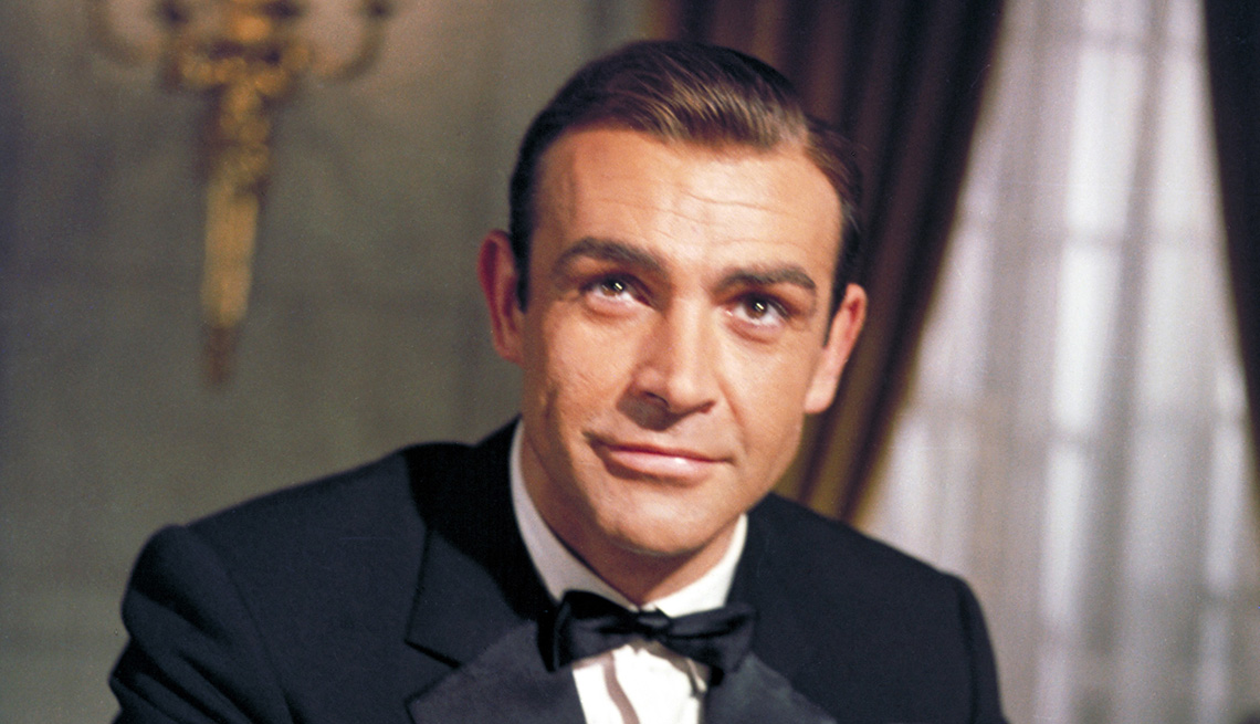 item 11 of Gallery image - Sean Connery como James Bond en la película Goldfinger.