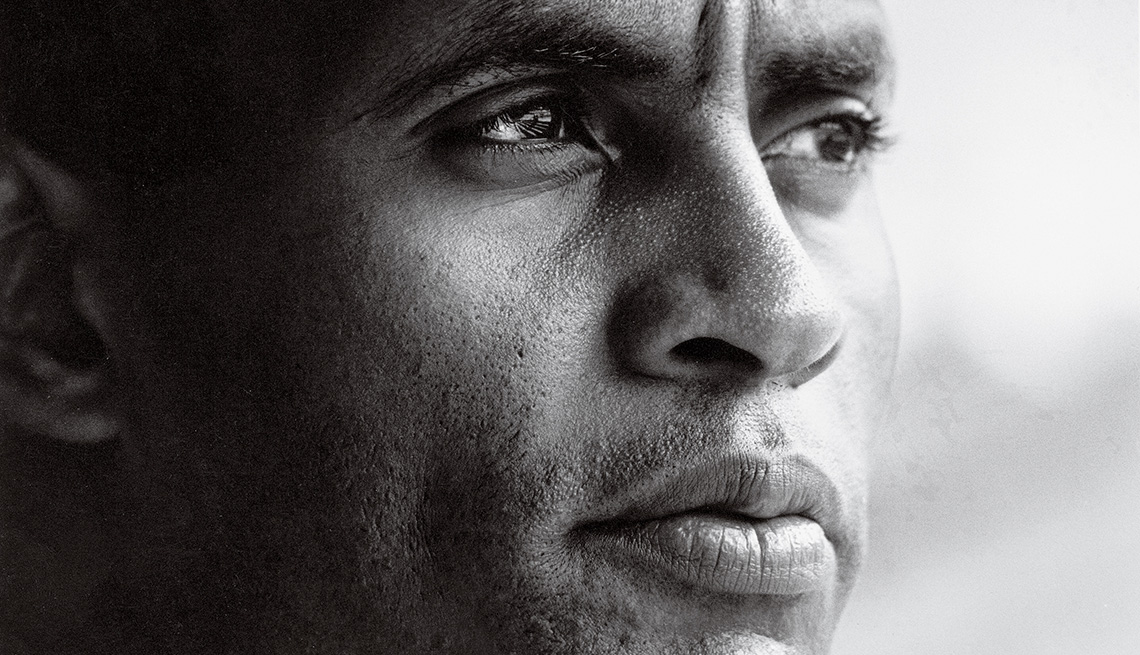 A closeup of the face of Pittsburgh Pirates outfielder Roberto Clemente