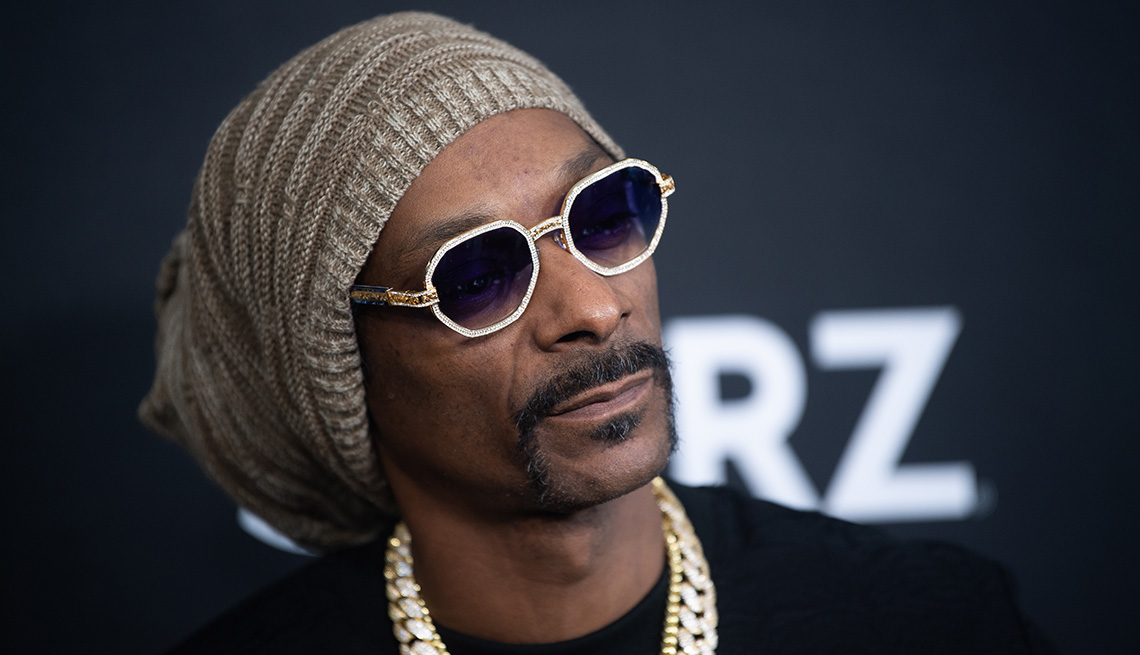 item 10 of Gallery image - Snoop Dogg asiste al estreno mundial de la serie STARZ "BMF" en el Anfiteatro Cellairis en Lakewood el 23 de septiembre de 2021 en Atlanta, Georgia.