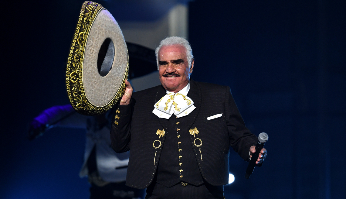 item 6 of Gallery image - Vicente Fernández se presenta en el escenario durante la 20a Entrega Anual del Latin GRAMMY en el MGM Grand Garden Arena el 14 de noviembre de 2019 en Las Vegas, Nevada.