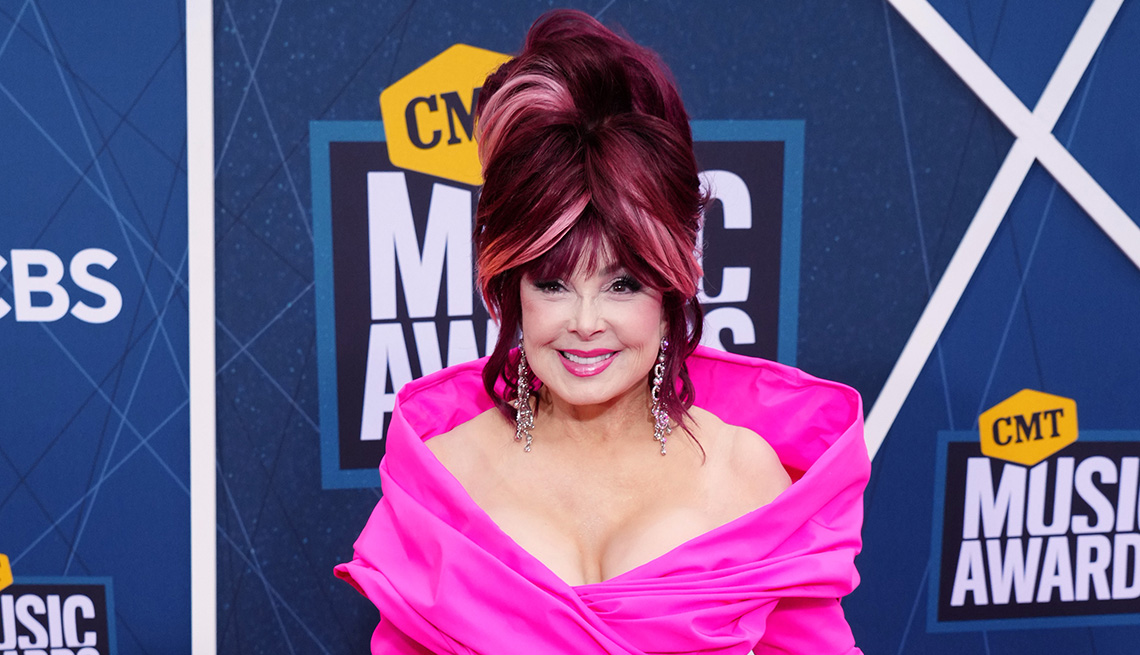 item 21 of Gallery image - Naomi Judd on the red carpet at the 2022 CMT Music Awards