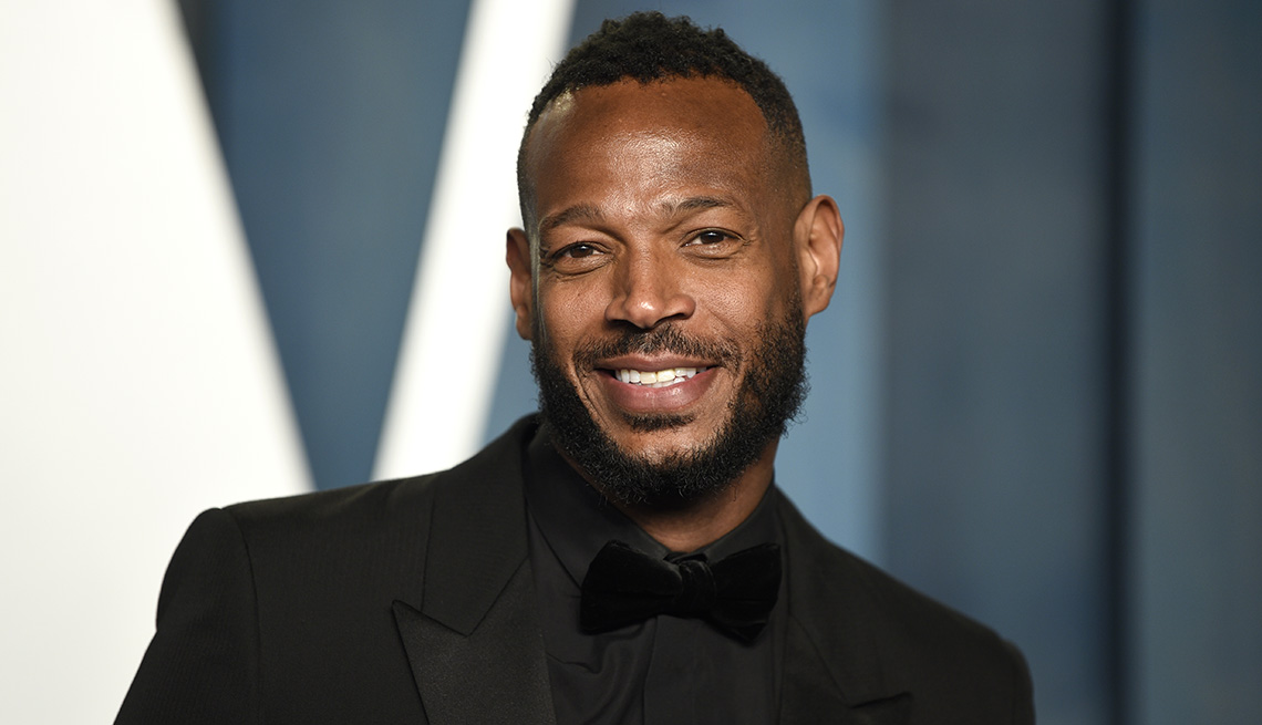 item 9 of Gallery image - Marlon Wayans smiles for a photo at the Vanity Fair Oscar Party