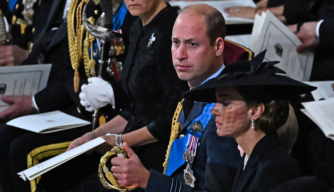 El Príncipe Guillermo, Príncipe de Gales, asiste al funeral estatal de la reina Isabel II.