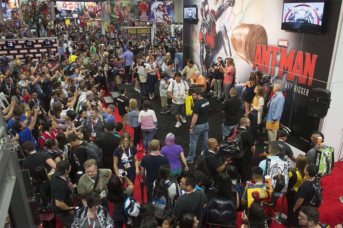 croud of people waiting in line to get autograph from stan lee