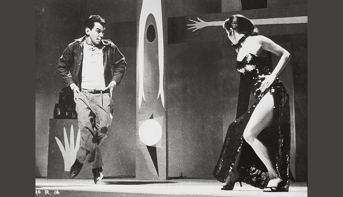 item 7 of Gallery image - Escena de la película El Bolero de Raquel con Cantinflas y Elaine Bruce, 1957 