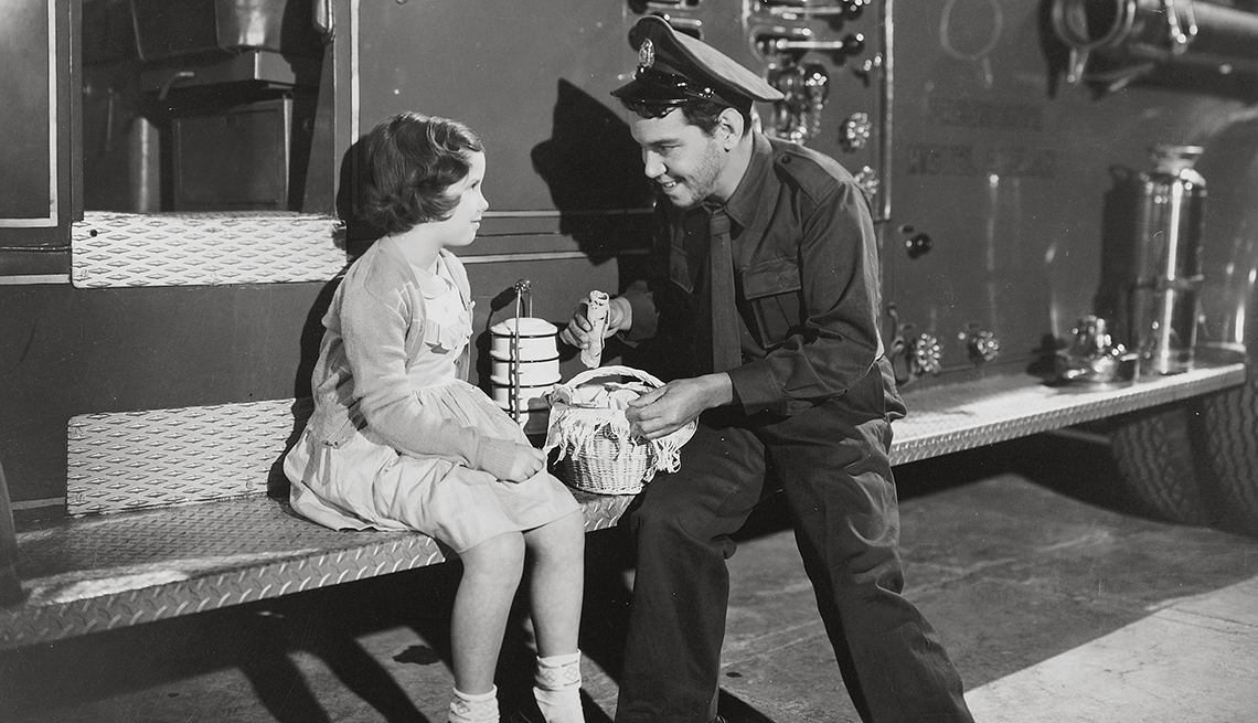 item 5 of Gallery image - Escena de la película El Bombero Atómico, con Cantinflas y Elisa Quintilla, 1952 